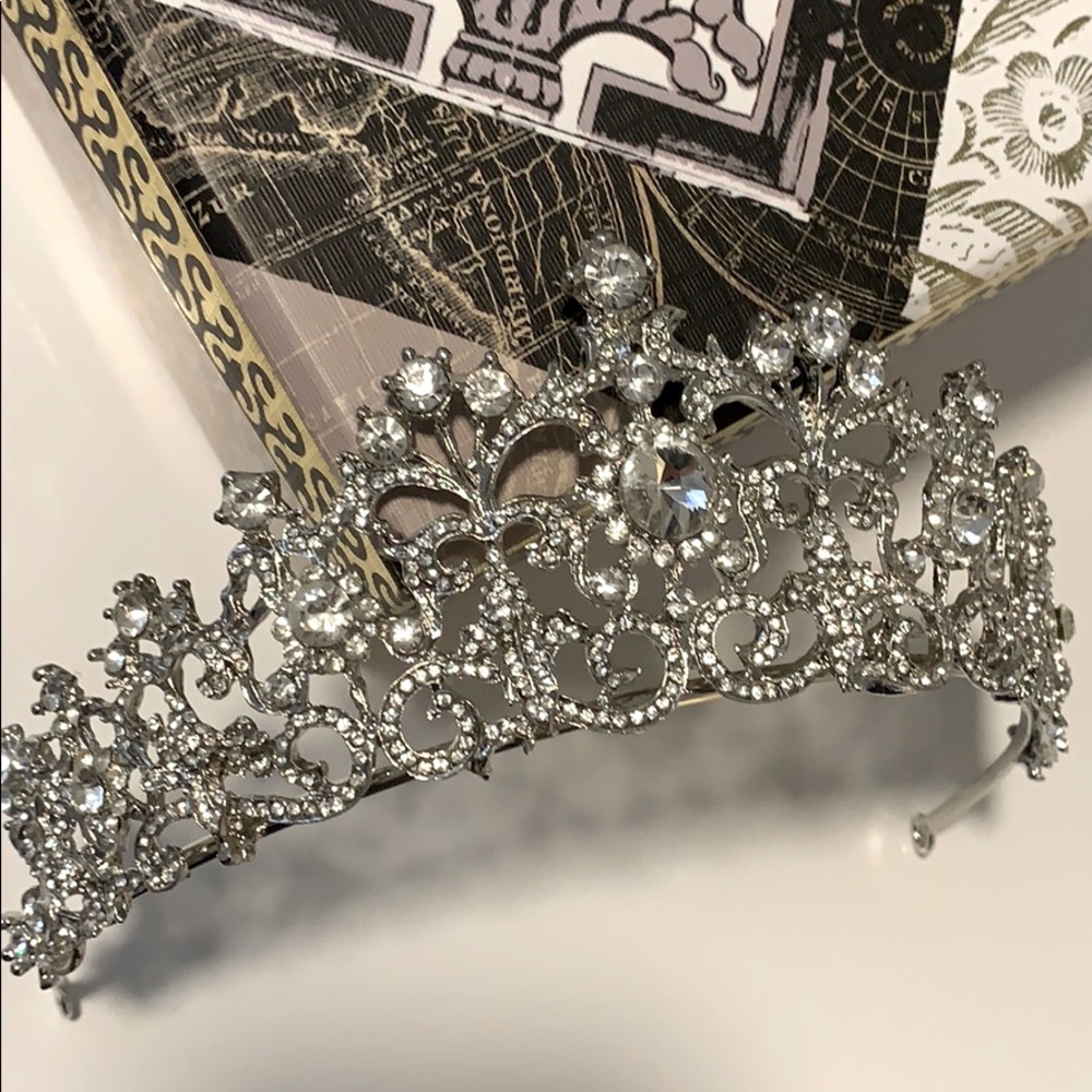 Silver tiara with rhinestones new